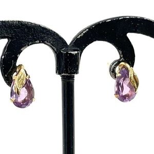 14K Yellow Gold Pear Cut Amethyst w/Leaf Overlay Stud Earrings - 0.65g